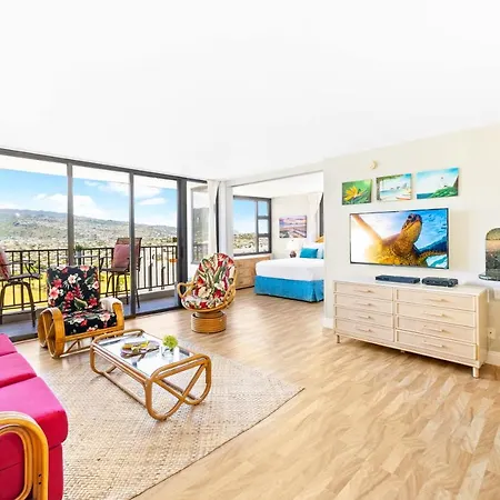 Beautiful Mountain Views & Steps To Waikiki Beach